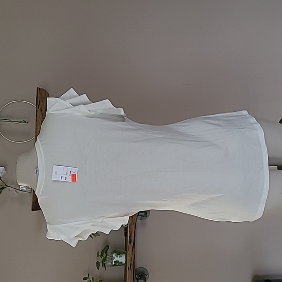 NWT Ruffled shoulder top - Picture 4 of 6